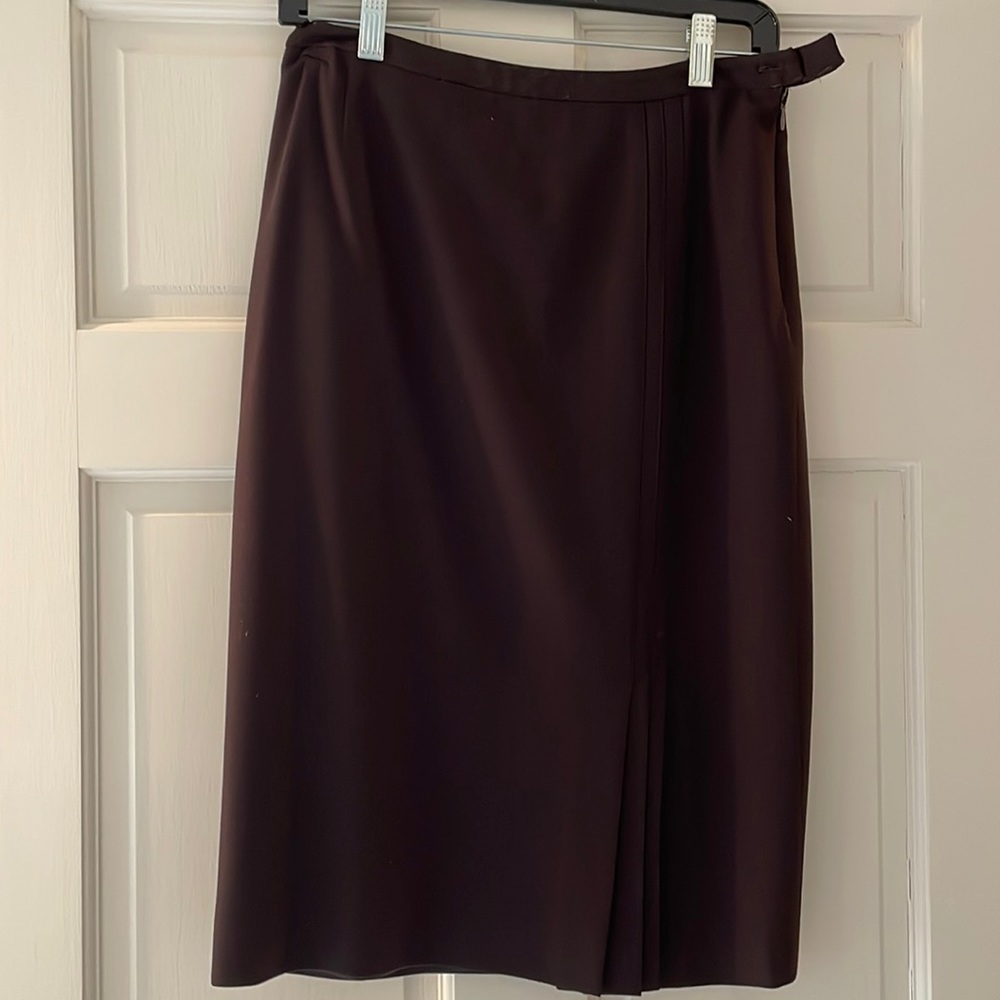 Doncaster wool skirt with pleat detail